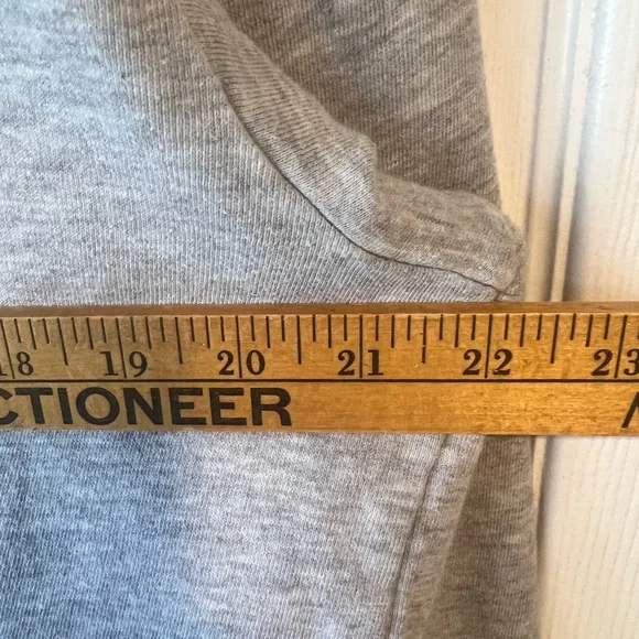 Harvard University Veritas Gray crewneck sweatshirt Small - Picture 4 of 4